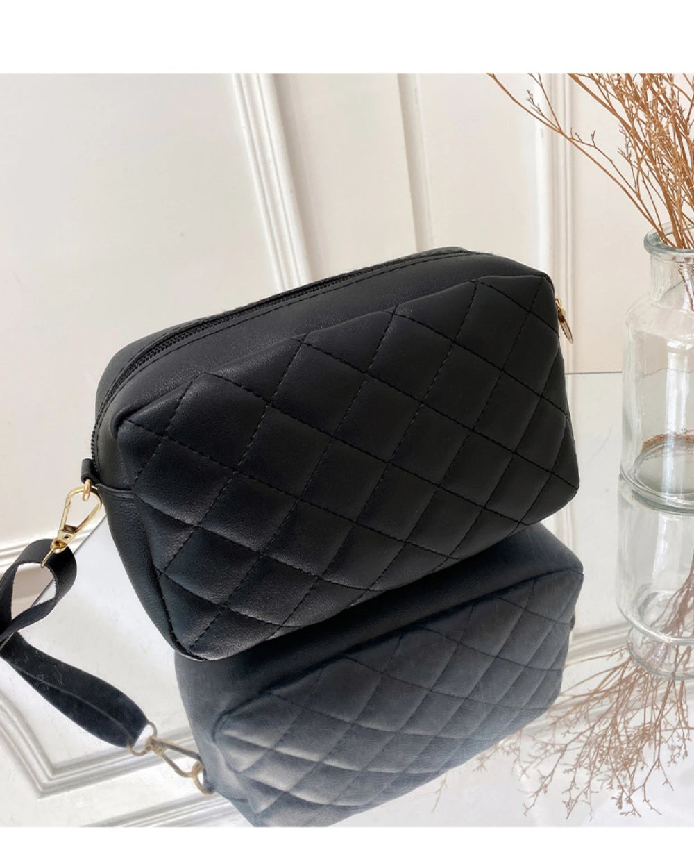 TASSEL SHOULDER BAG